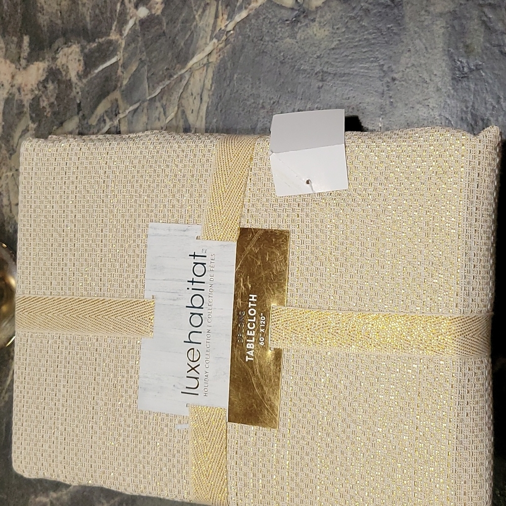 Luxehabitat Holiday Collection Oblong Tablecloth